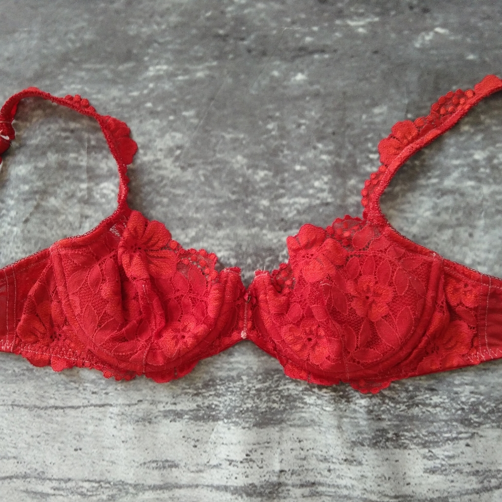 Victoria's Secret "Very Sexy" BRA 34C lace red
